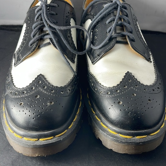 VINTAGE DR. MARTENS Black White Leather Wingtip Oxfords Made in England - Picture 5 of 13